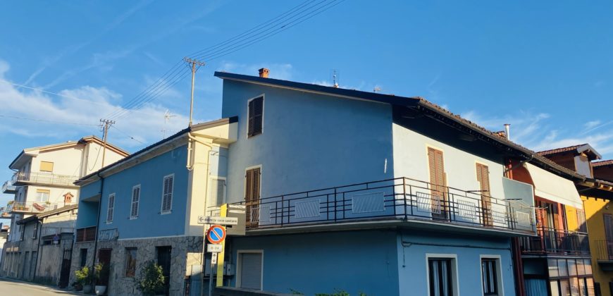 Terracielo composed of two apartements and commercial local bar pizzeria